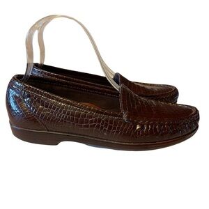 SAS Simplify embossed crocodile look brown size 8 narrow loafers slip on
